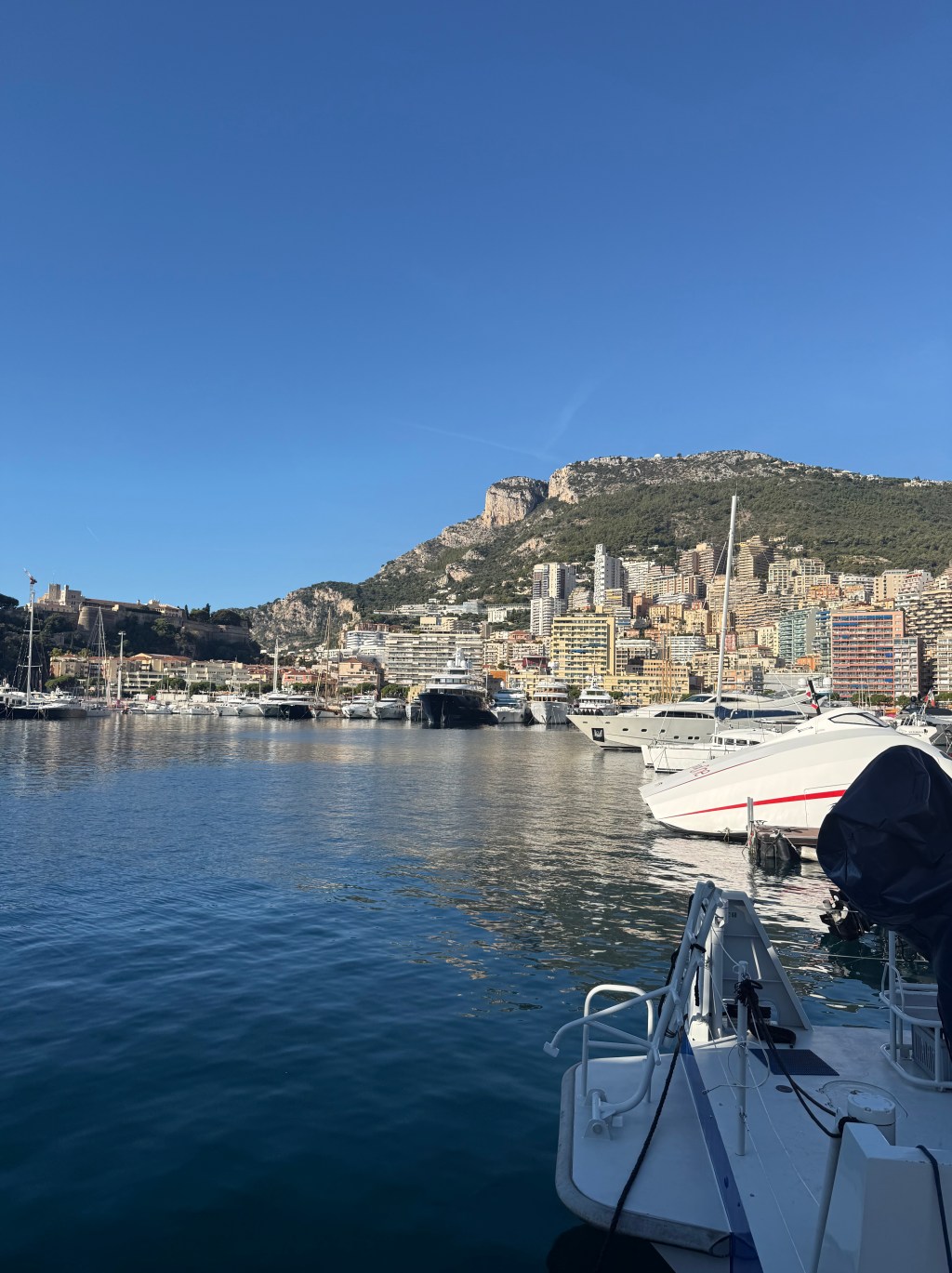 🛥️ Voir les yachts à Monaco : les meilleurs spots pour admirer les plus beaux bateaux du&nbsp;monde